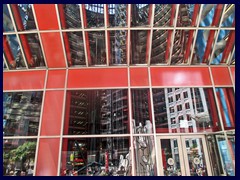 James R. Thompson Center 04 - entrance